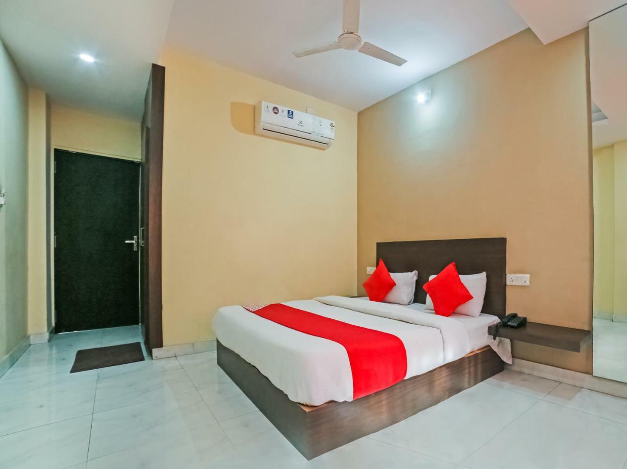 Oyo 19032 Ambay Palace Hotel