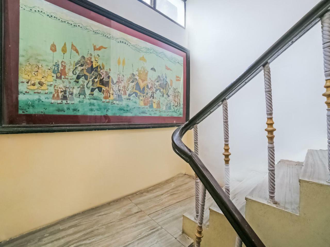 Oyo 19032 Ambay Palace Hotel 3*