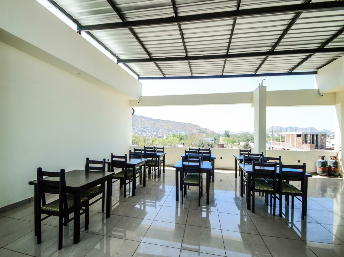 Capital O 35703 Sarovar Grand Hotel