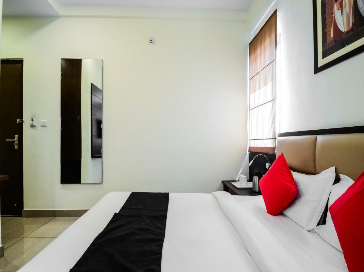 Hotel Capital O 35703 Sarovar Grand