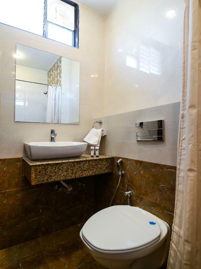 Hotel Capital O 35703 Sarovar Grand
