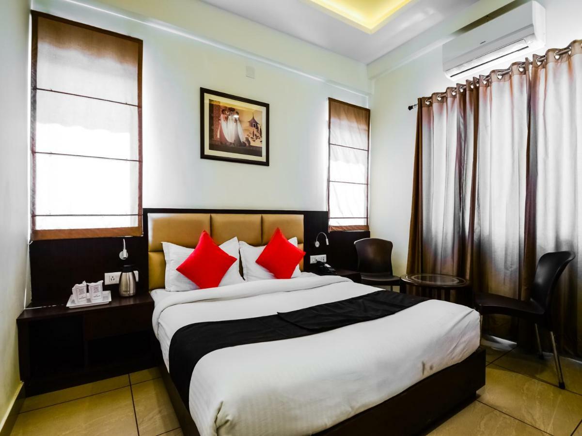 Capital O 35703 Sarovar Grand Hotel