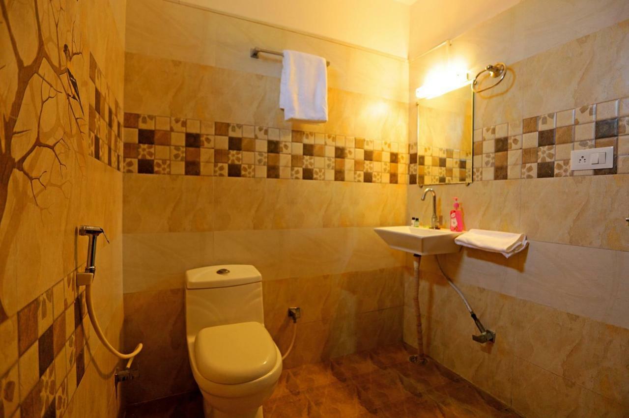 White Tulip-5 Mins From Airport With Swimming Pool Hotel Udaipur