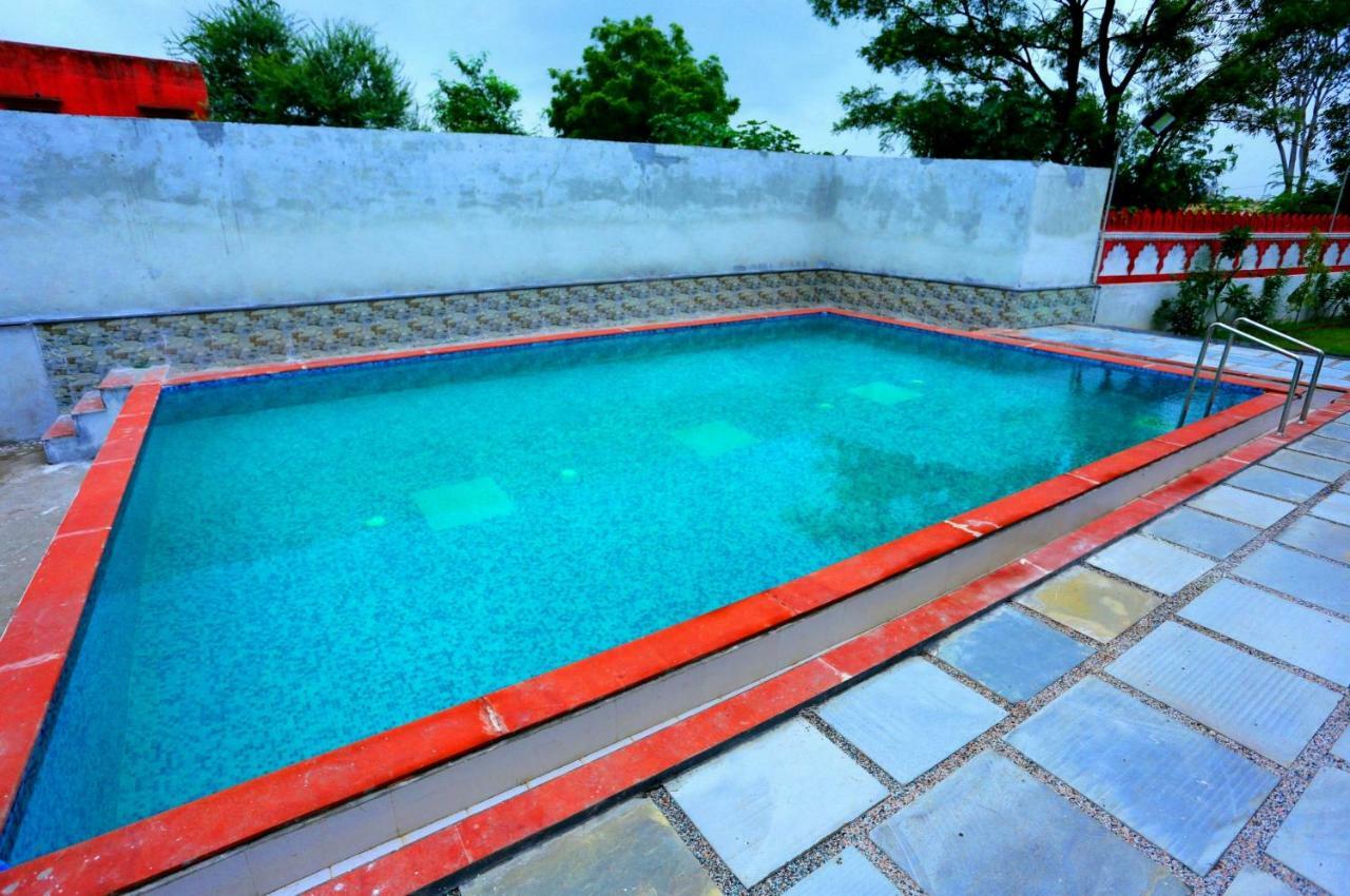 Hotel White Tulip-5 Mins From Airport With Swimming Pool