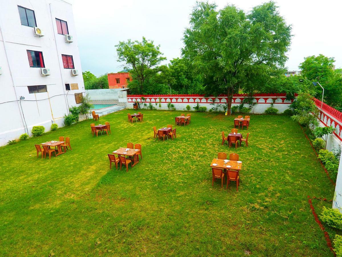 Hotel White Tulip-5 Mins From Airport With Swimming Pool