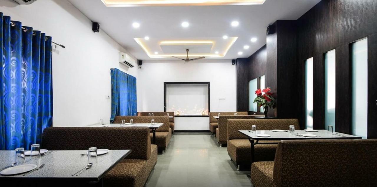 Hotel White Tulip-5 Mins From Airport With Swimming Pool Udaipur