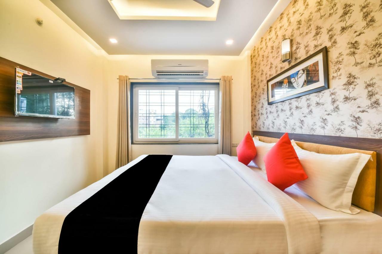 Hotel Golden Feather