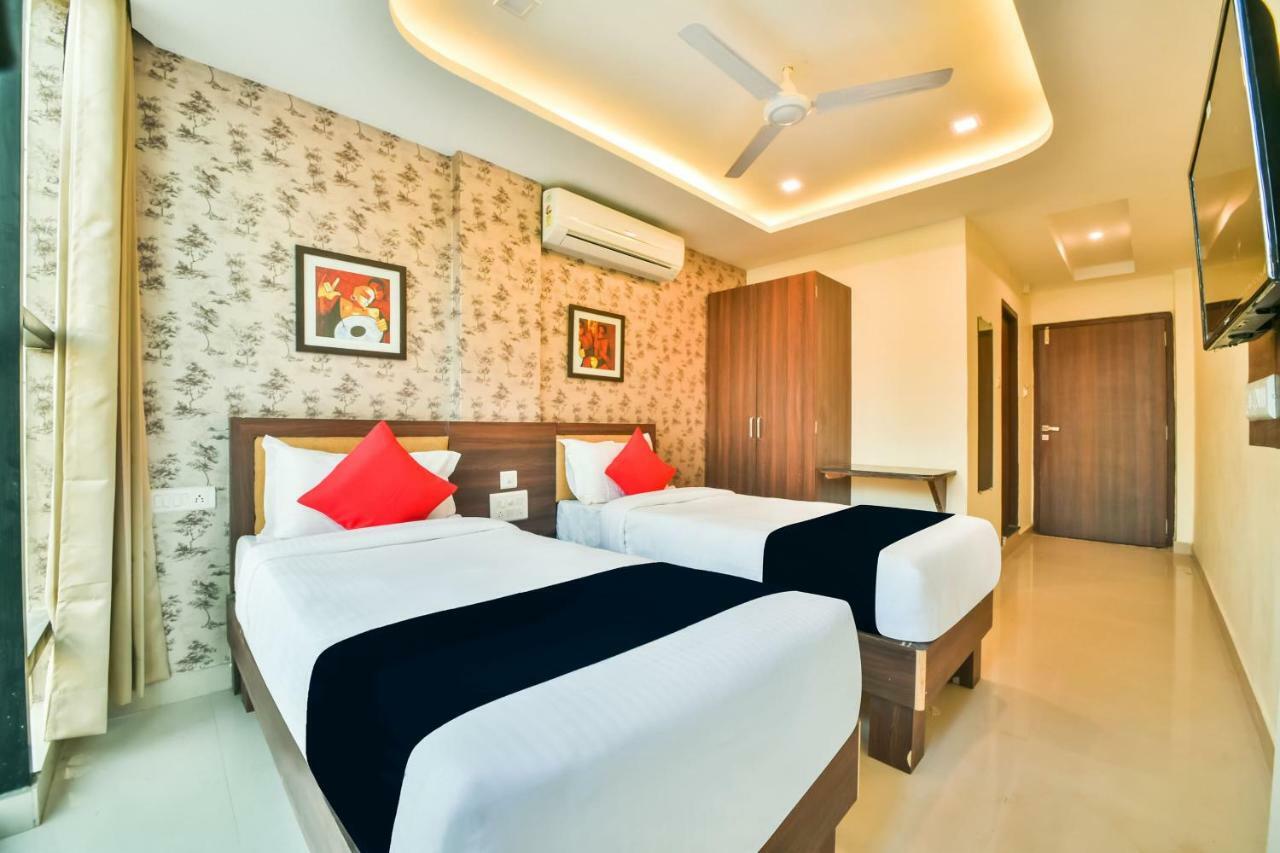 Hotel Golden Feather