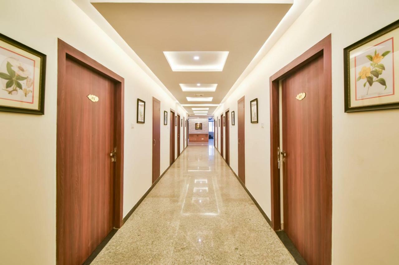 Hotel Golden Feather 3*