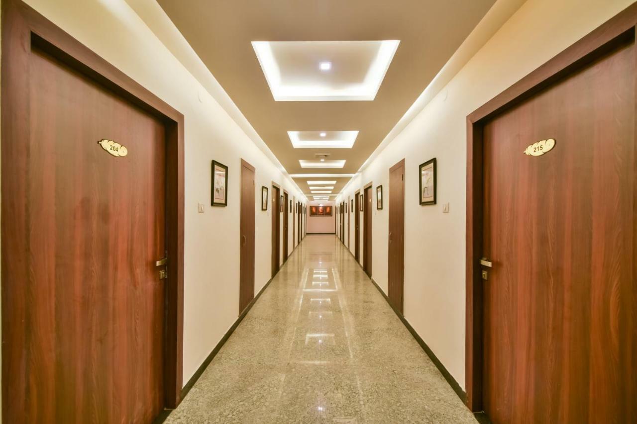 Hotel Golden Feather