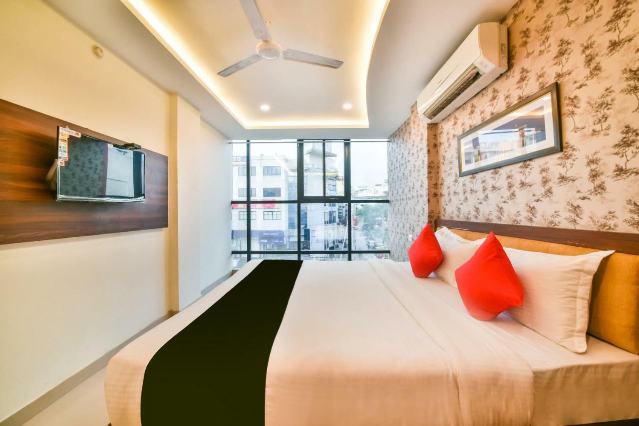 Golden Feather Hotel 3*