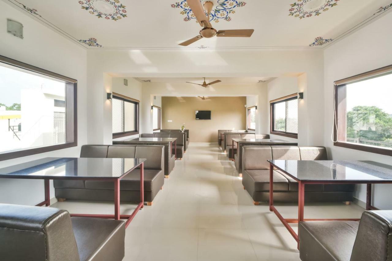 Hotel Golden Feather Udaipur