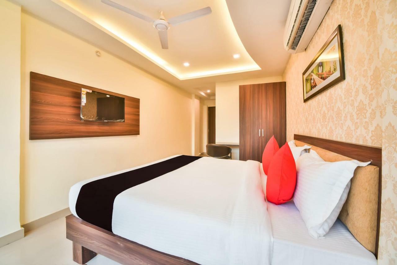 Hotel Golden Feather
