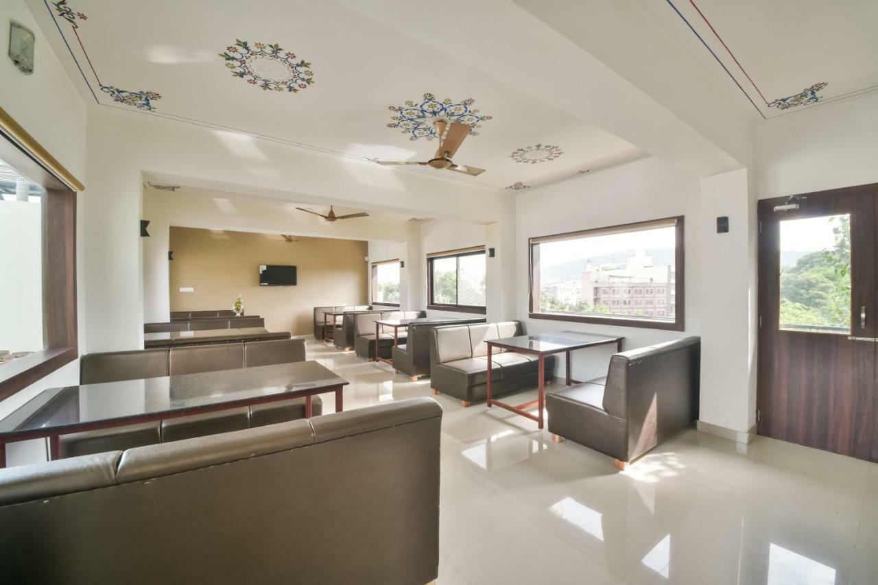 Hotel Golden Feather 3*