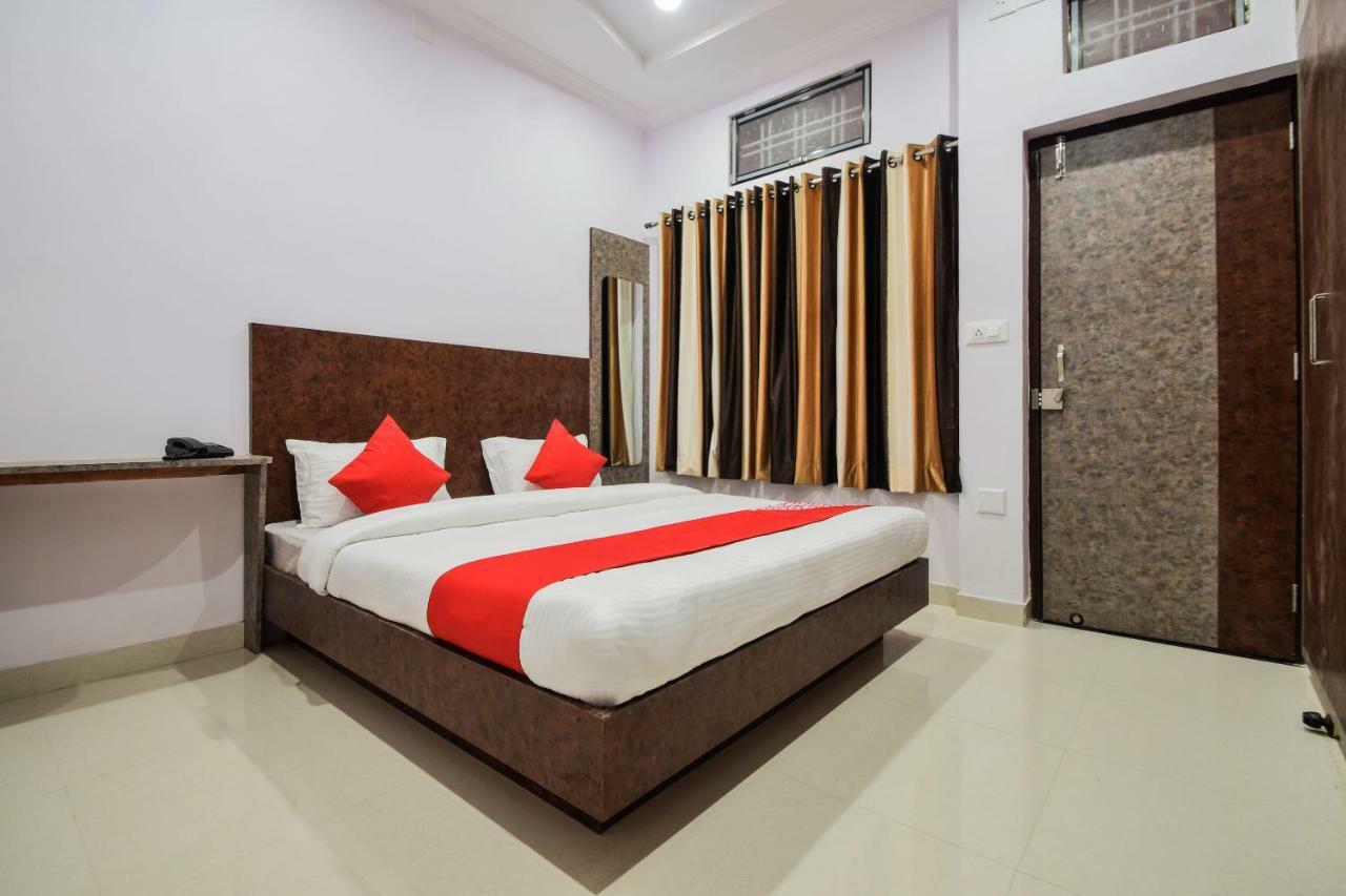Oyo 26580 Hari Krishna Palace