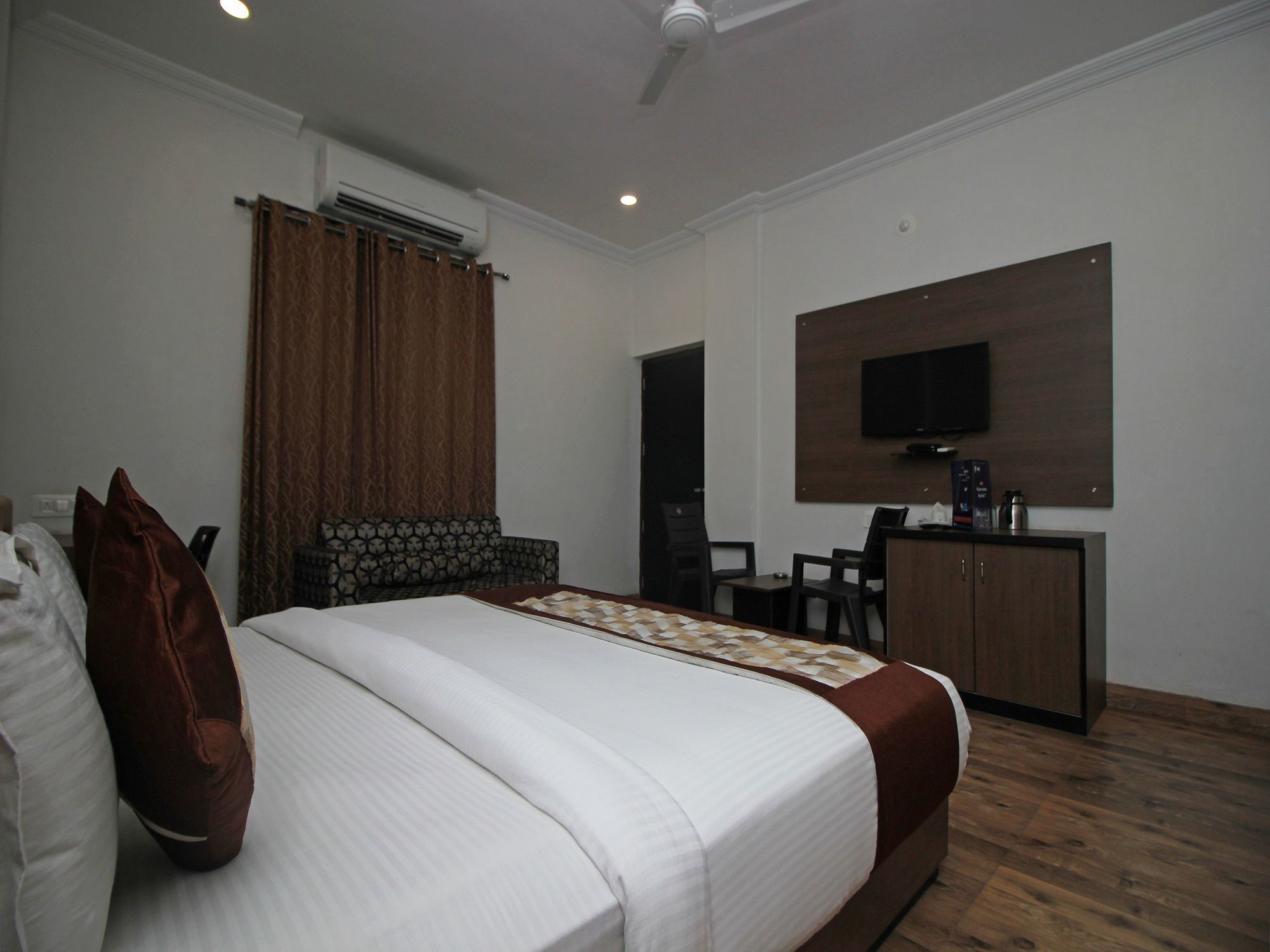 Hotel Oyo 3482 Mannat Udaipur