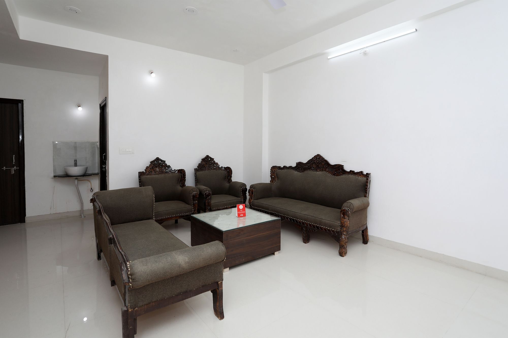 Hotel Oyo 10059 Modern 2bhk Gulabh Bagh 2*