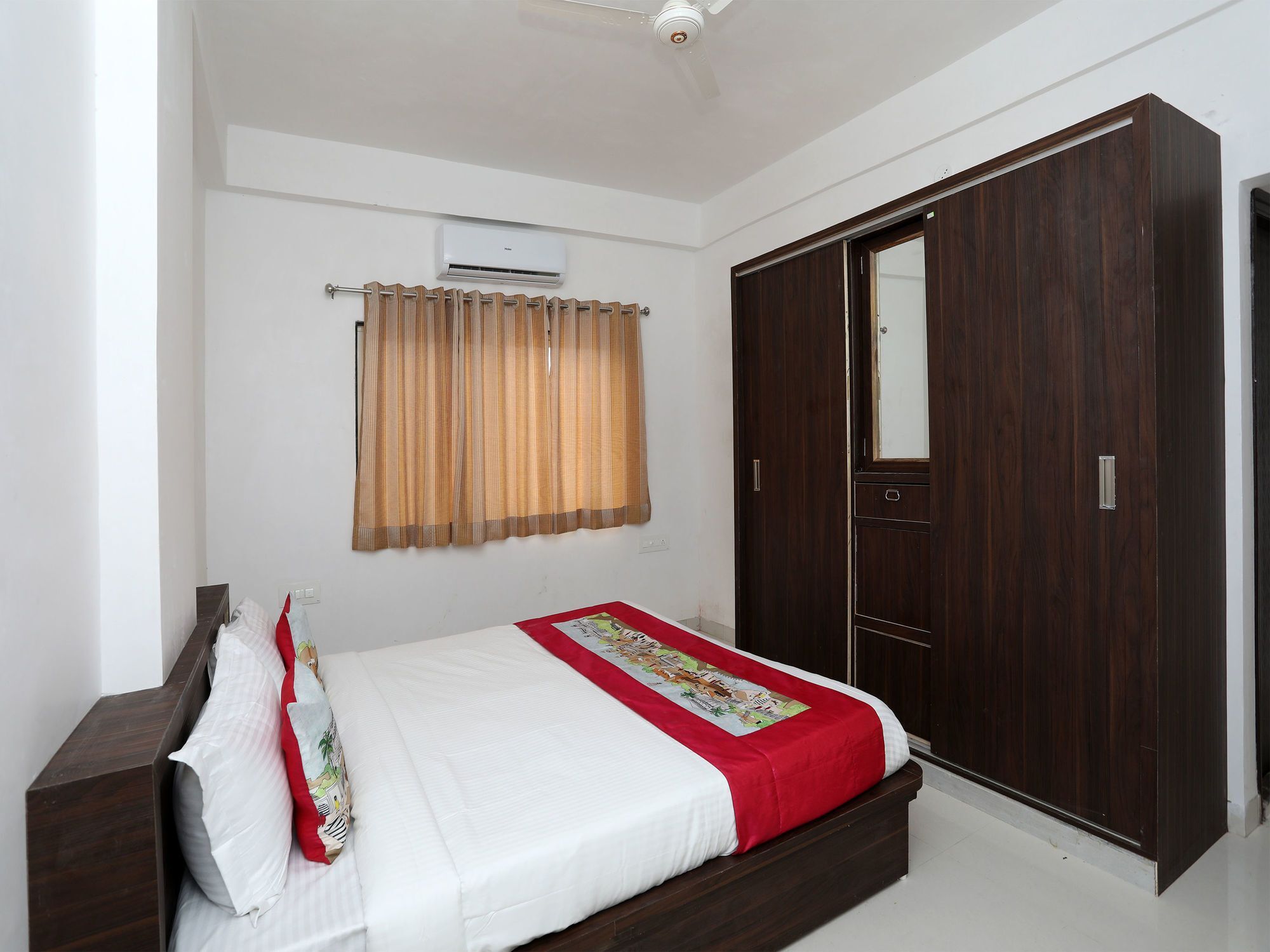 Hotel Oyo 10059 Modern 2bhk Gulabh Bagh 2*