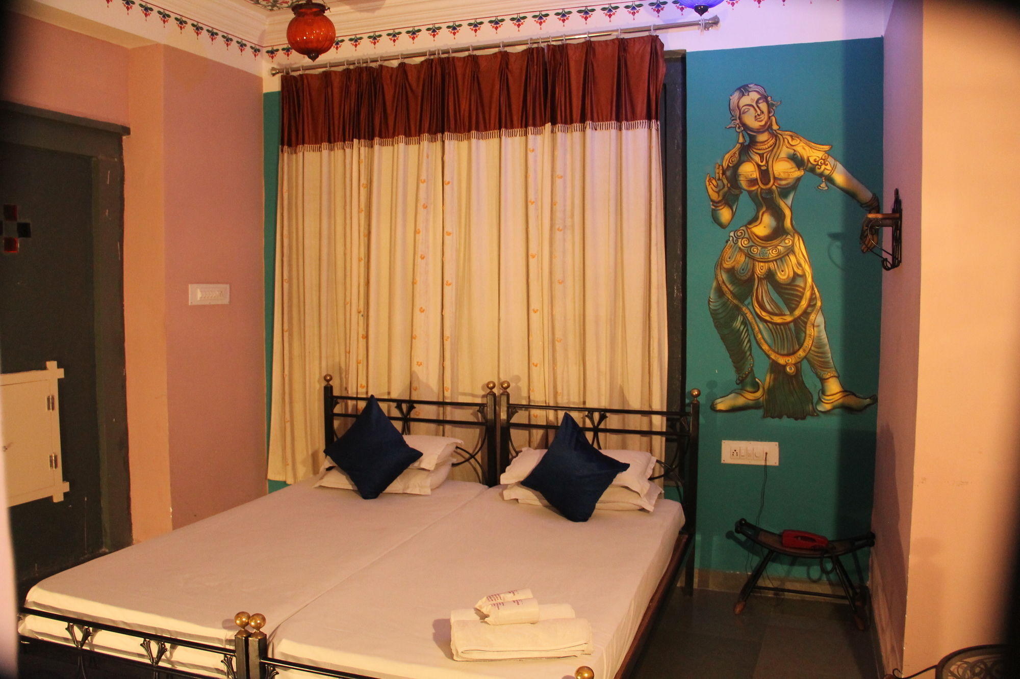 Hotel Udai Niwas On Pichola