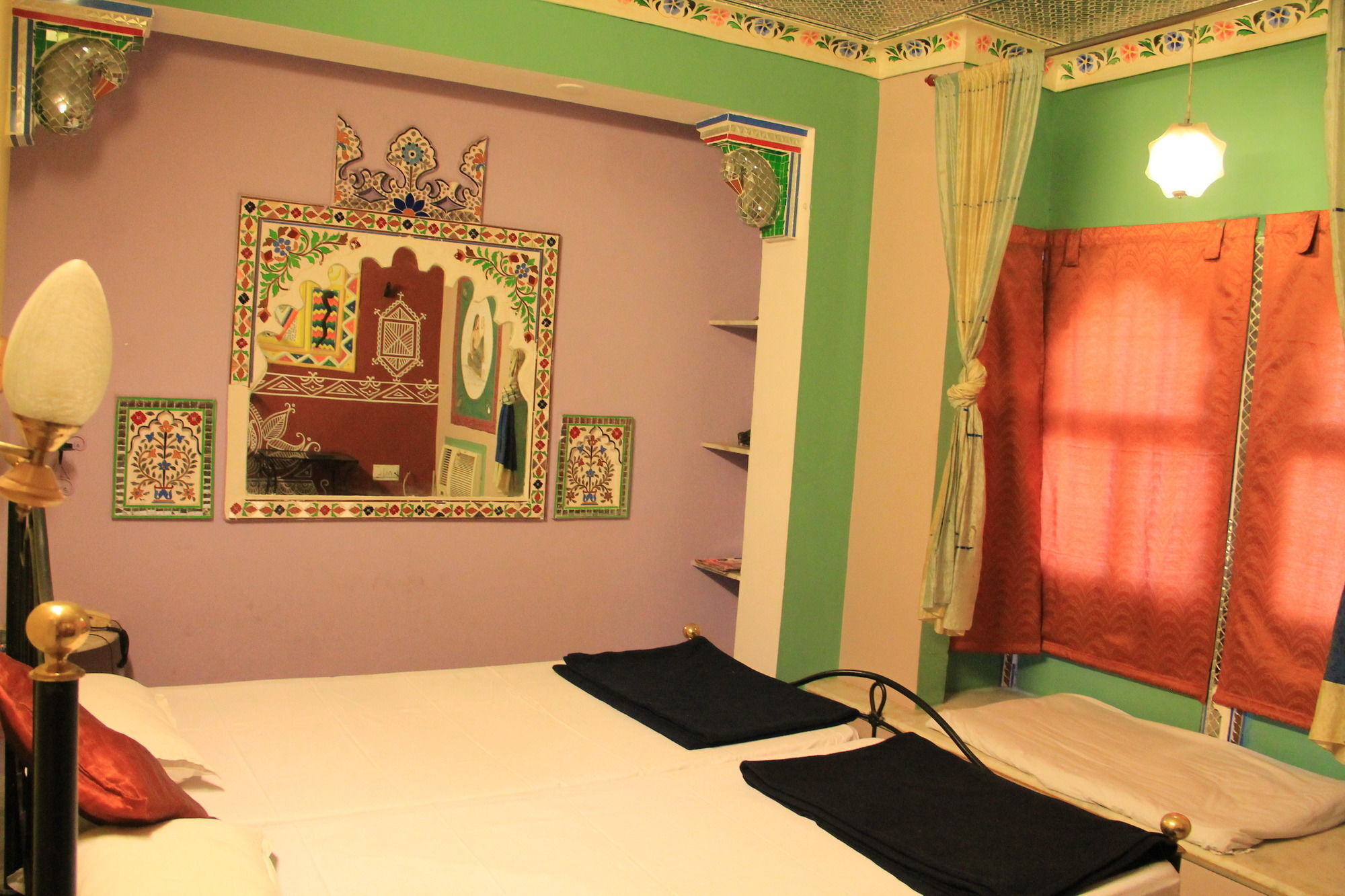 Hotel Udai Niwas On Pichola