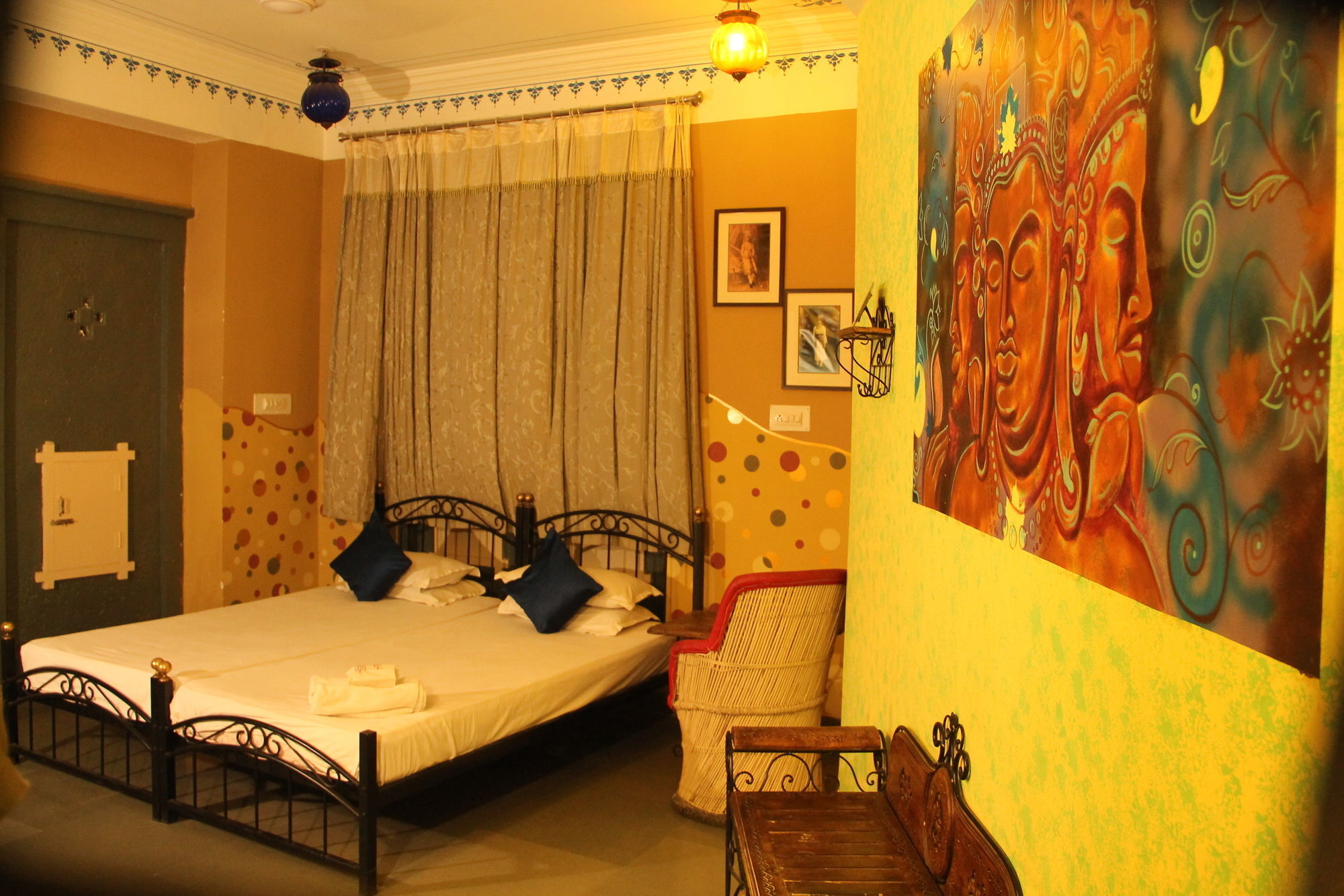 Hotel Udai Niwas On Pichola