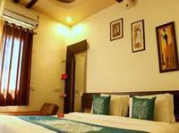Hotel Oyo 100ft Road 3*