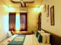 Oyo 100ft Road Hotel
