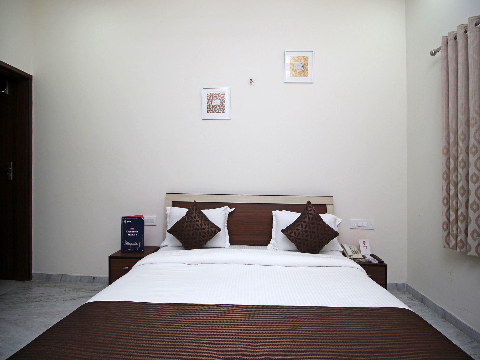 Oyo 9888 1bhk Near Celebration Mall Hotel