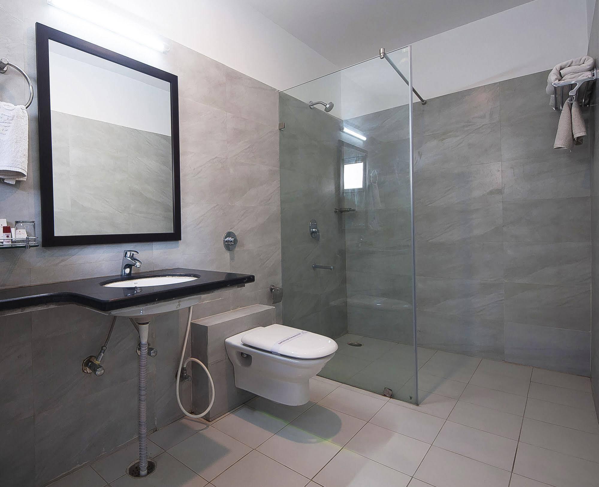 Hotel Oyo 3083 Le Grand 3*