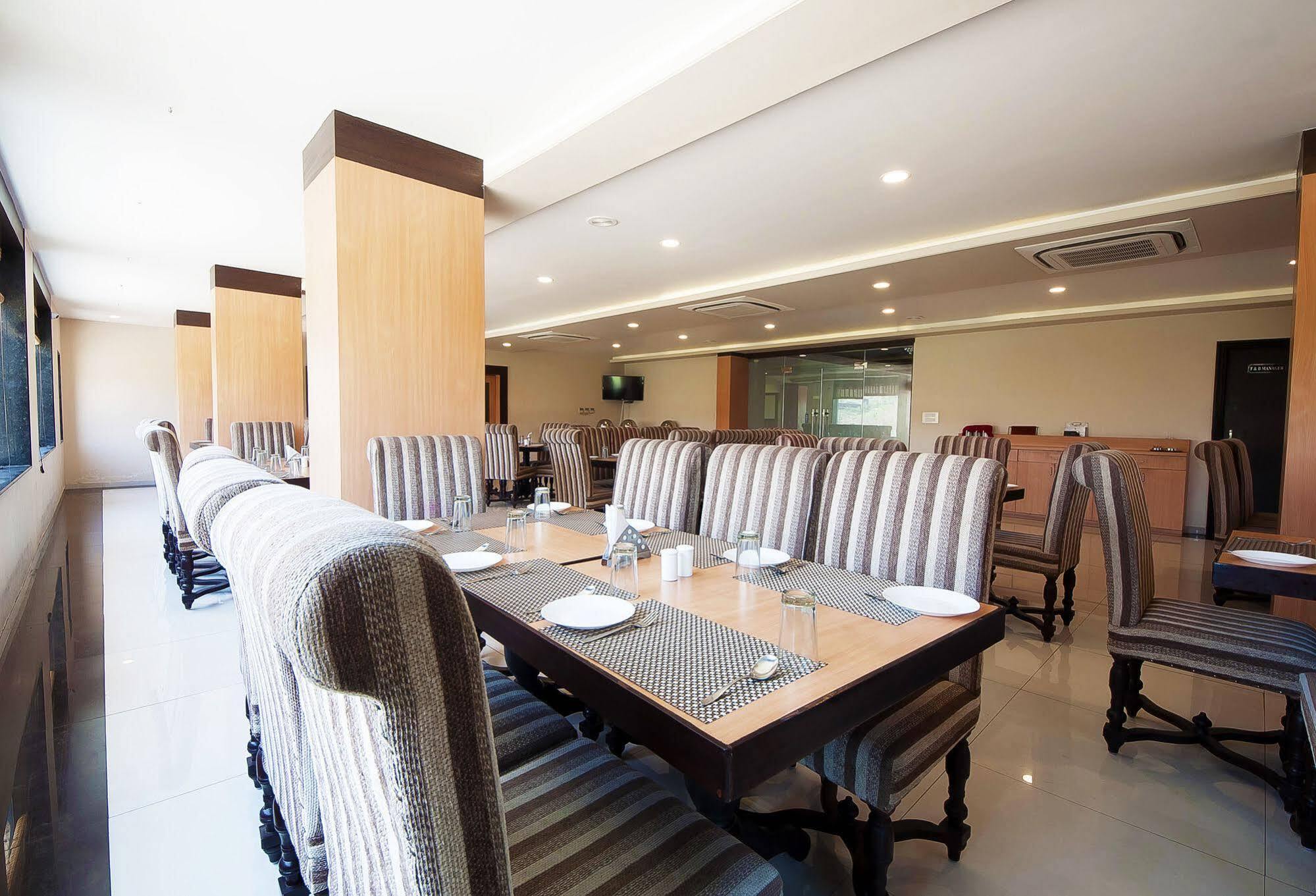 Oyo 3083 Le Grand Hotel 3*