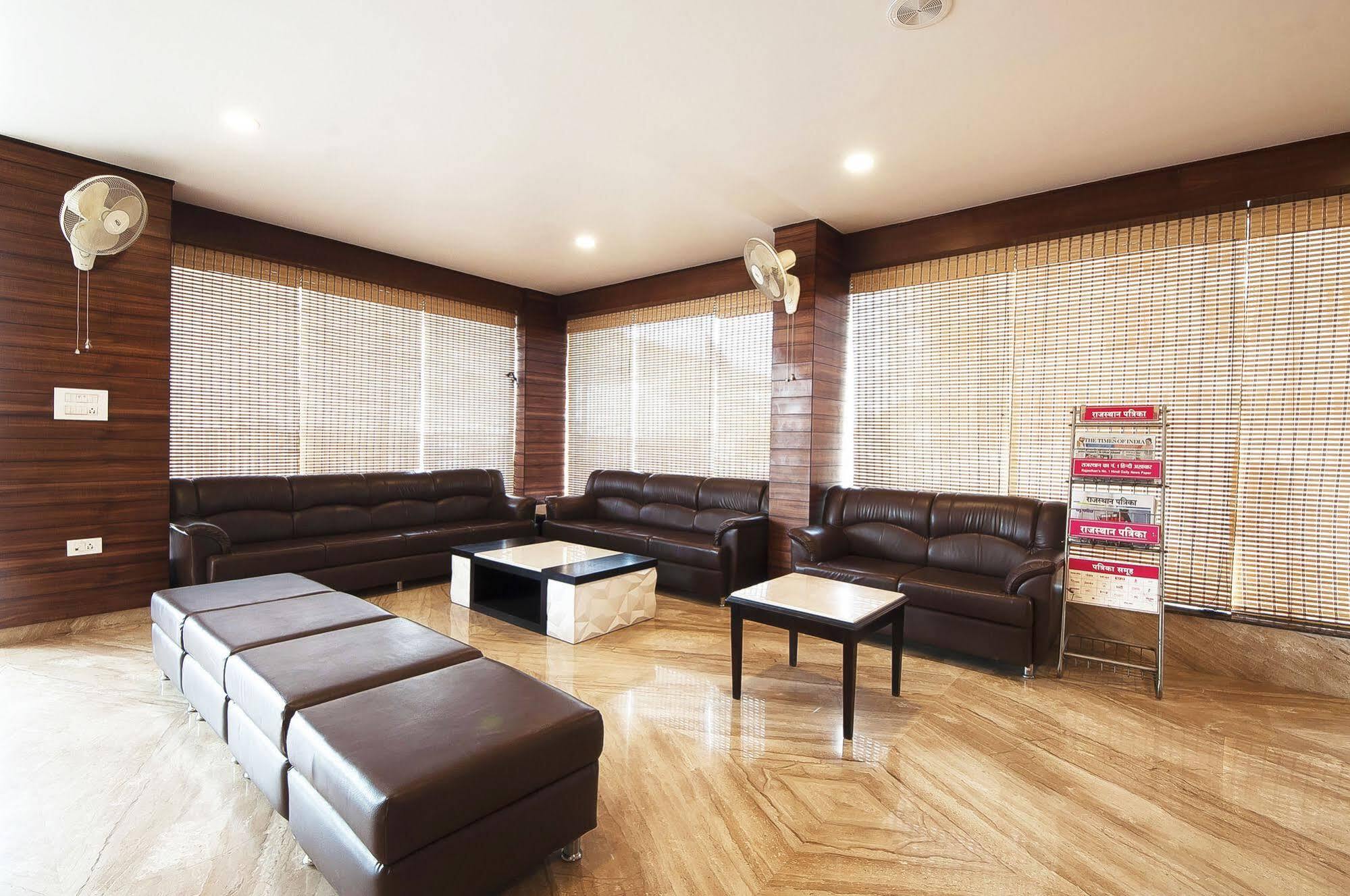 Hotel Oyo 3083 Le Grand 3*