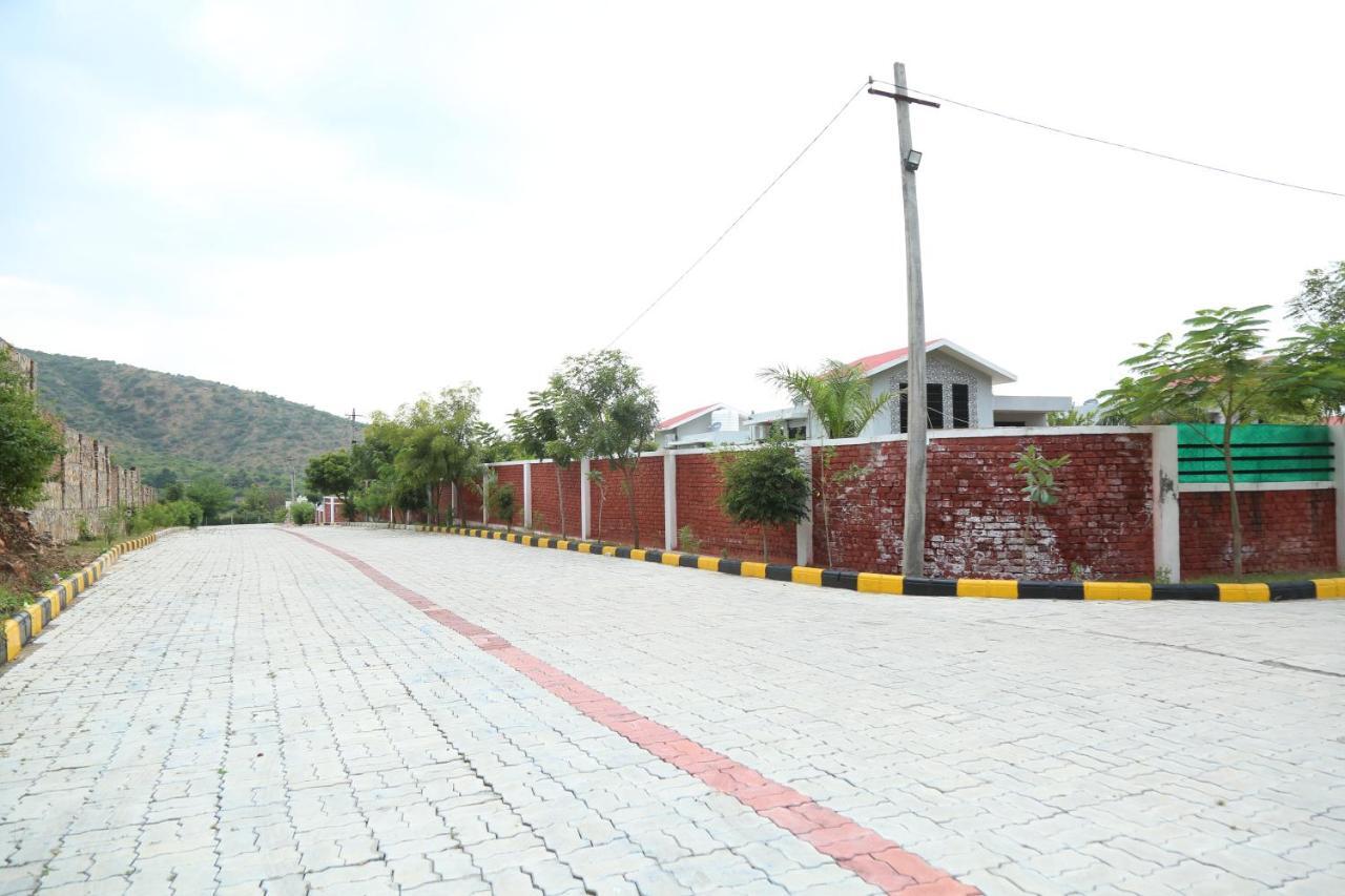 Villa Junoon 13 Farm House *