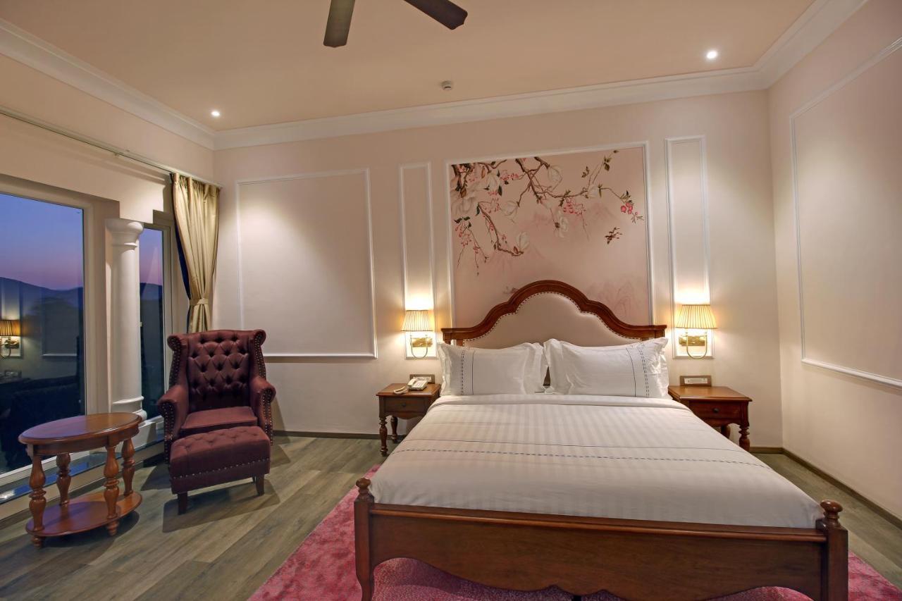 Jhadol Vijay Near Pichola Hotel 4*