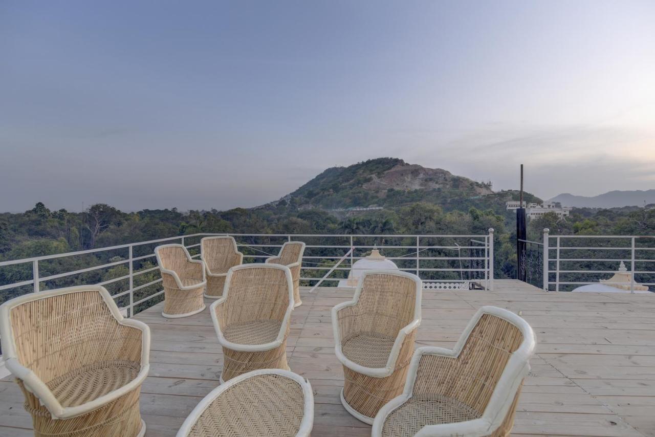 Hotel Janak 3*