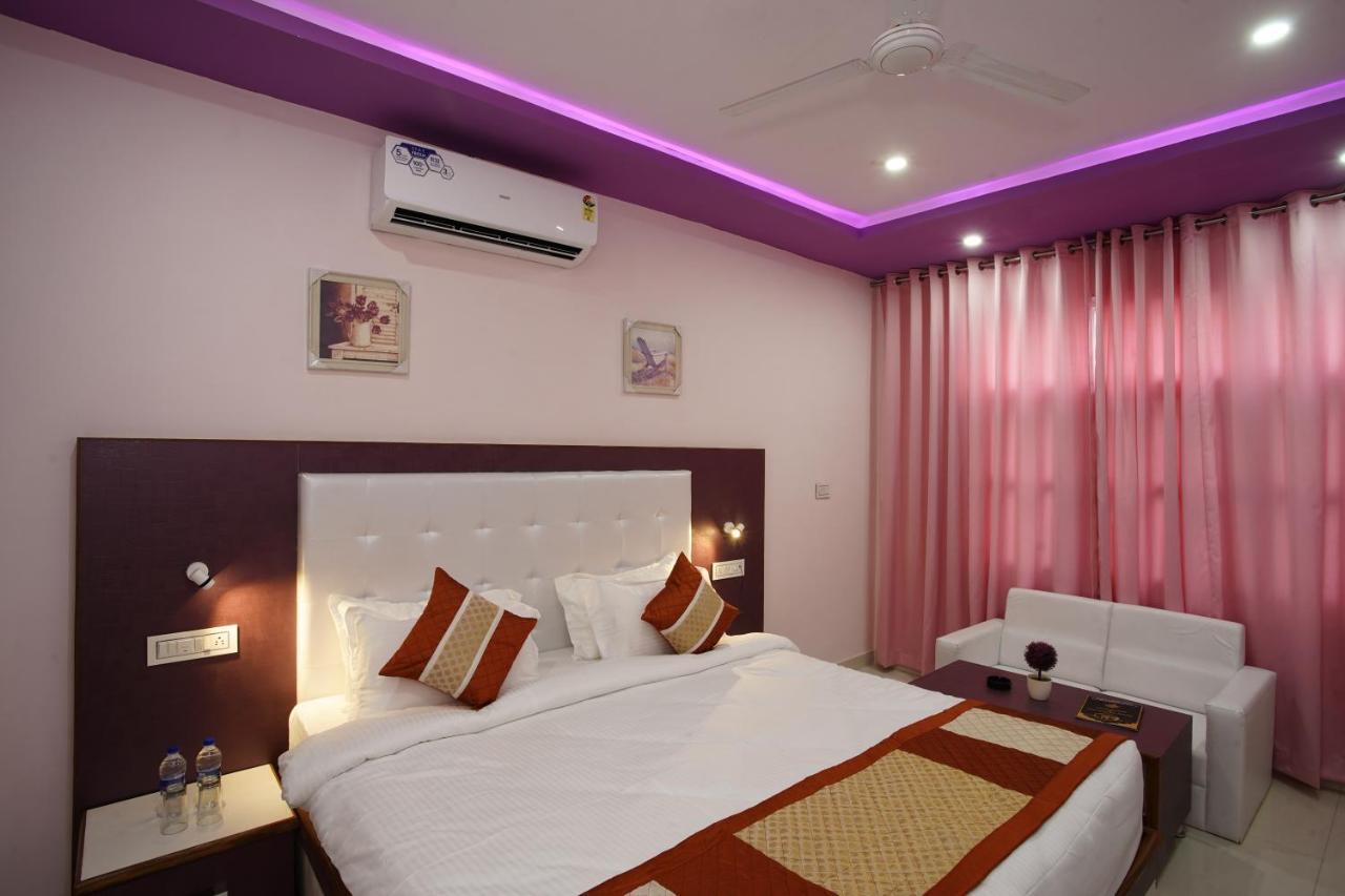 Hotel Collection O Sandal 3*