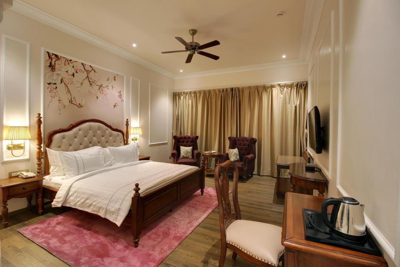 Jhadol Vijay Near Pichola Hotel 4*