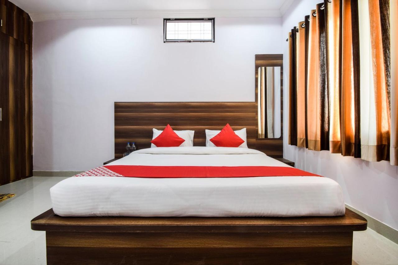 Oyo 26580 Hari Krishna Palace 3*