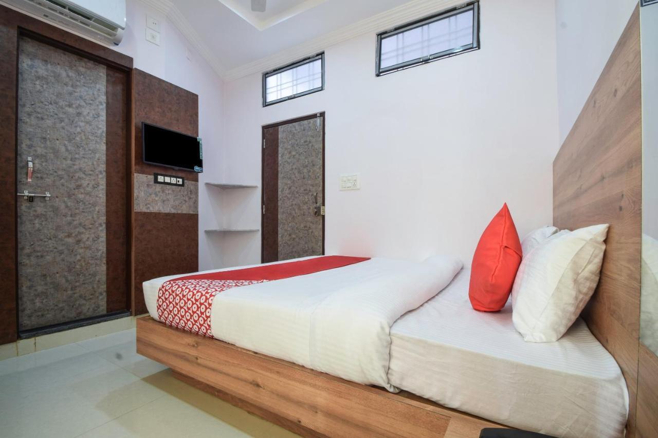 Oyo 26580 Hari Krishna Palace 3*