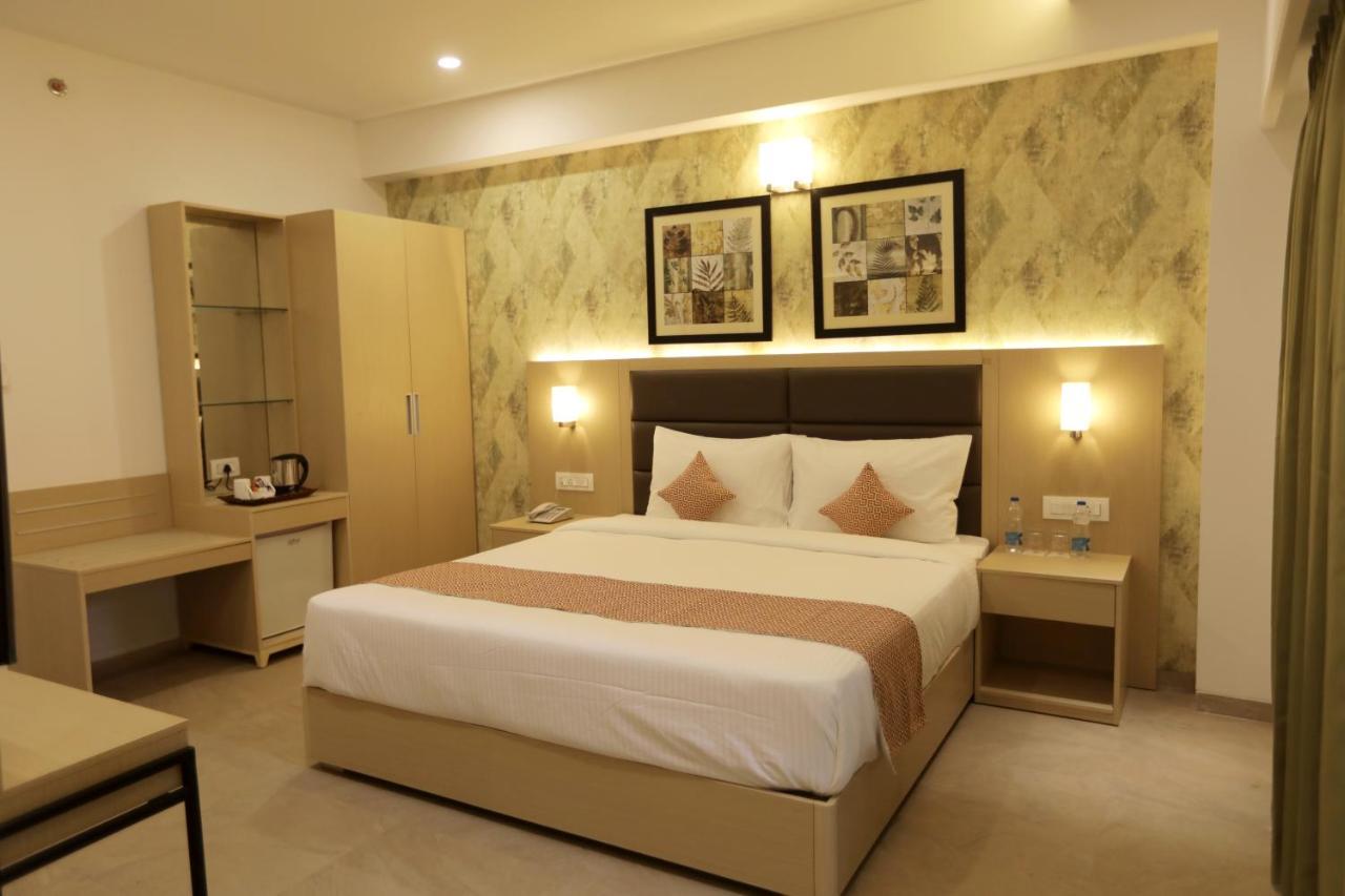 Shourya Residency Gulab Bagh 3*