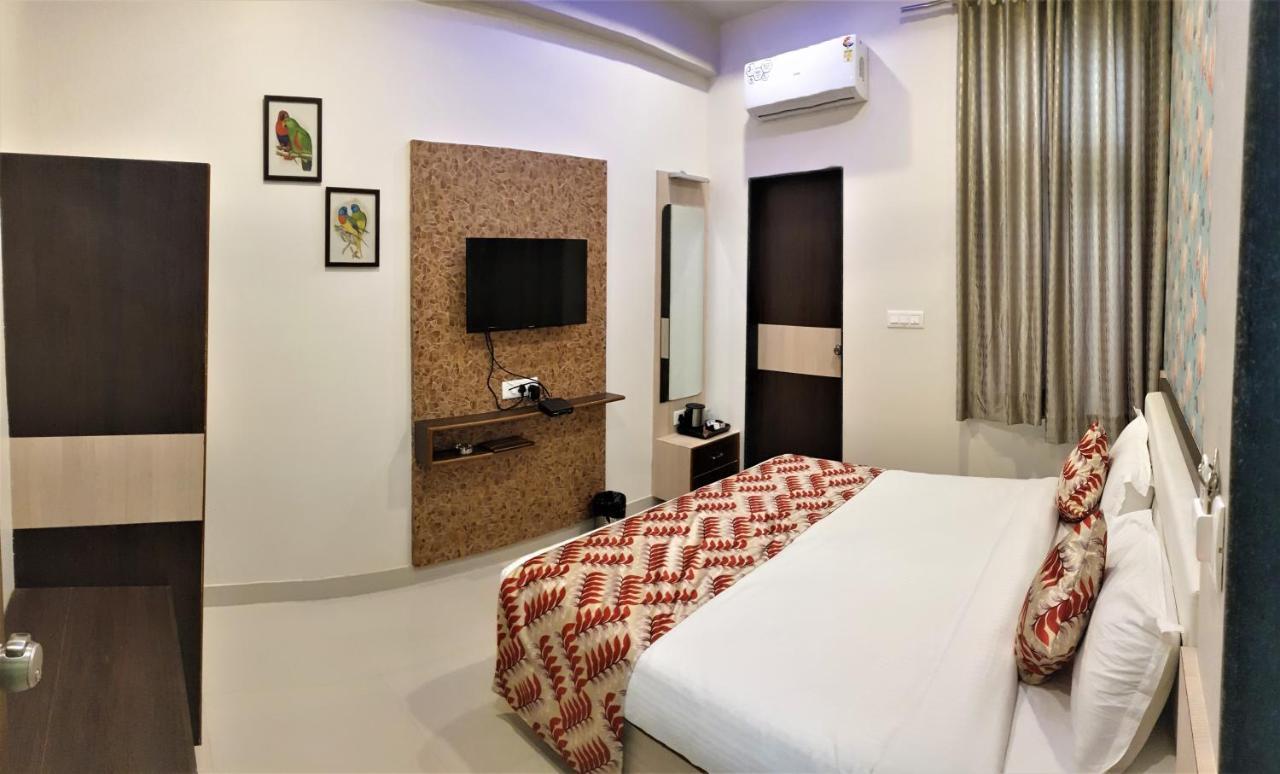 Oasis Park Hotel 3*